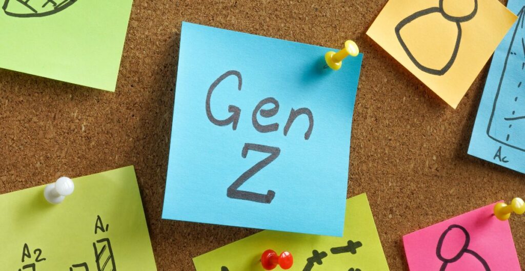 Post-it com a inscrição "Gen Z" em um quadro de avisos.